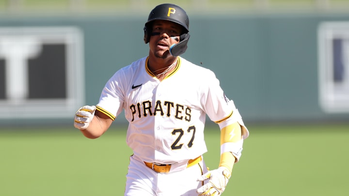 Pittsburgh Pirates prospect Esmerlyn Valdez homers in the 2025 Arizona Fall League.