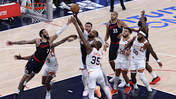 Phoenix Suns v Los Angeles Clippers