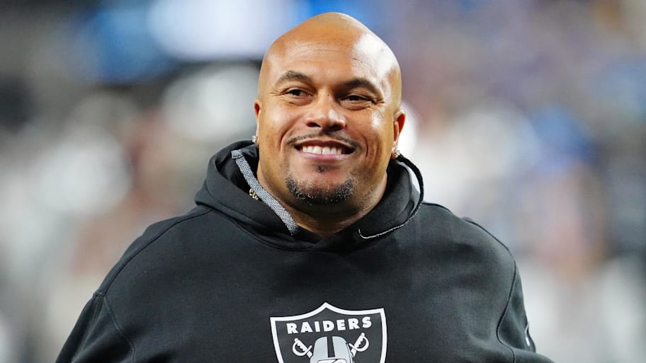 Former New York Giants player and Raiders head coach Antonio Pierce.