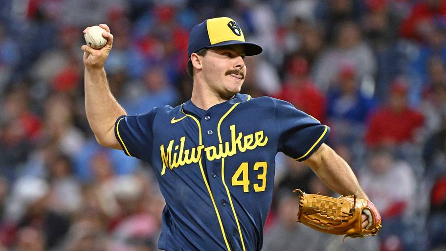 Milwaukee Brewers pitcher Logan Henderson