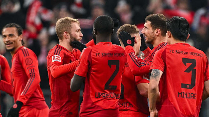 Bayern Munich players celebrate Leon Goretzka's first goal in the match against Wolfsburg