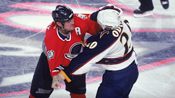 Rob Ray (32) squaring off with Atlanta Thrashers forward Jeff Odgers (20) in a fight. 