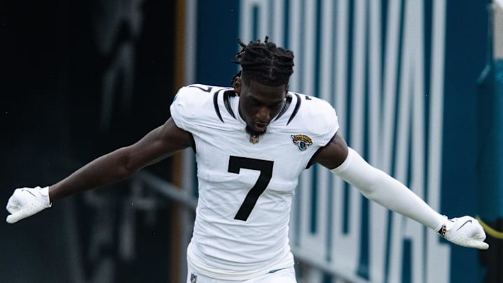 Sep 15, 2024; Jacksonville, Florida, USA; Jacksonville Jaguars wide receiver Brian Thomas Jr (7) runs onto the field before a game against the Cleveland Browns at EverBank Stadium. Mandatory Credit: Jeremy Reper-Imagn Images