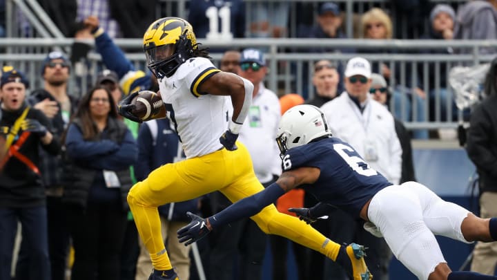 Nov 11, 2023; University Park, Pennsylvania, USA; Michigan Wolverines running back Donovan Edwards (7) runs the ball for a touchdown against the Penn State Nittany Lions during the second quarter at Beaver Stadium. Michigan won 24-15. Mandatory Credit: Matthew O'Haren-USA TODAY Sports