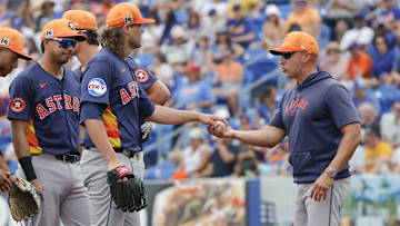Houston Astros manager Joe Espada (right) takes the ball from starting pitcher Steven Okert (2nd from right) as teammates look on during the second inning against the New York Mets at Clover Park. Mandatory Credit: Reinhold Matay-Imagn Images