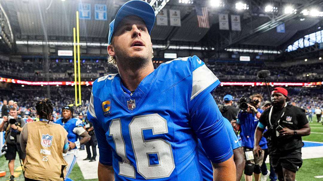 Detroit Lions quarterback Jared Goff (16) waves at fans after 31-24 win over New York Jets at Ford Field 