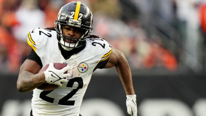 Pittsburgh Steelers running back Najee Harris (22) carries the ball in the fourth quarter of a Week 12 NFL football game between the Pittsburgh Steelers and the Cincinnati Bengals, Sunday, Nov. 26, 2023, at Paycor Stadium.