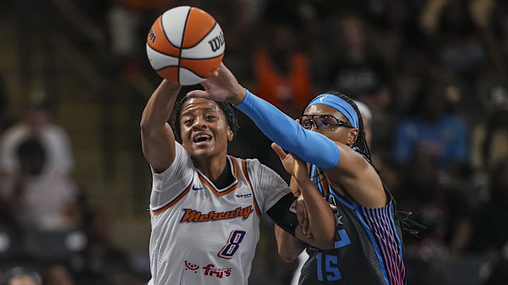 Aug 1, 2025; College Park, Georgia, USA; Phoenix Mercury guard Monique Akoa Makani (8) and Atlanta Dream guard Allisha Gray (15) battle for the ball during the first half at Gateway Center Arena at College Park. Mandatory Credit: Dale Zanine-Imagn Images Aug 1, 2025; College Park, Georgia, USA; Phoenix Mercury guard Monique Akoa Makani (8) and Atlanta Dream guard Allisha Gray (15) battle for the ball during the first half at Gateway Center Arena at College Park. Mandatory Credit: Dale Zanine-Imagn Images