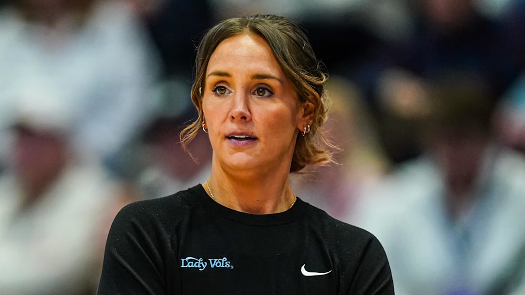 Tennessee Volunteers head coach Kim Caldwell