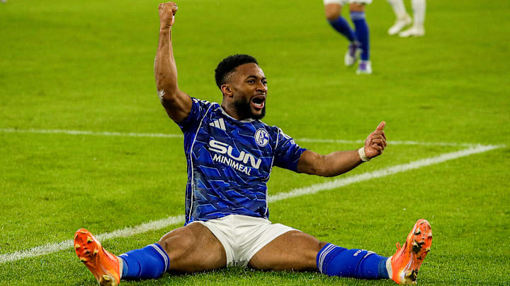 Zum zweiten Mal in Folge wirbt Schalke 04 aktuell für Sun Minimeal Zum zweiten Mal in Folge wirbt Schalke 04 aktuell für Sun Minimeal