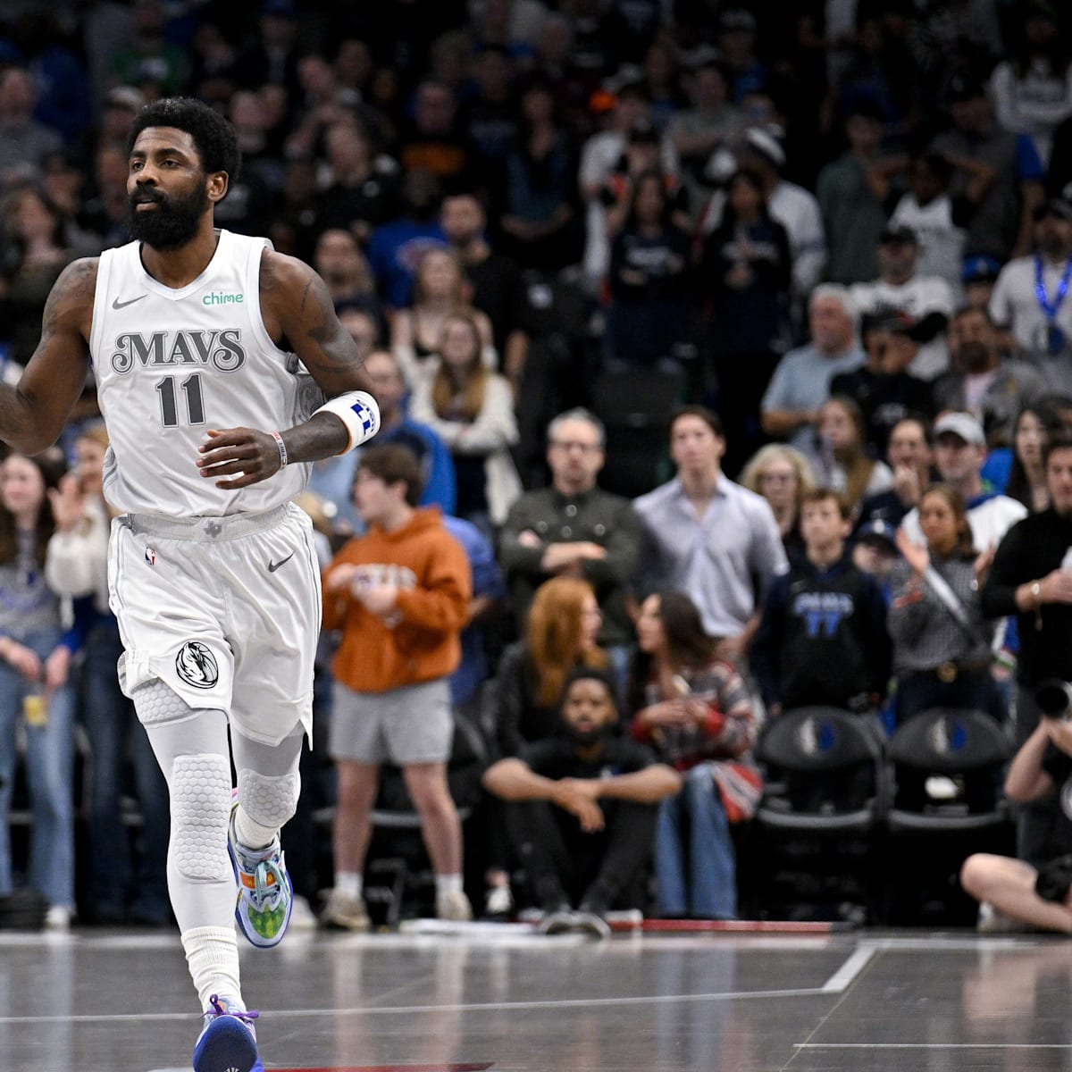 Mavericks Star Kyrie Irving Dramatically Acts Out Potential Trade to Lakers