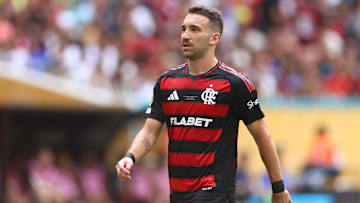 Léo Ortiz se recupera de um problema no pé e ainda é dúvida no Flamengo