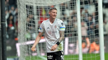 Manchester United masih berusaha datangkan Wout Weghorst dari Burnley