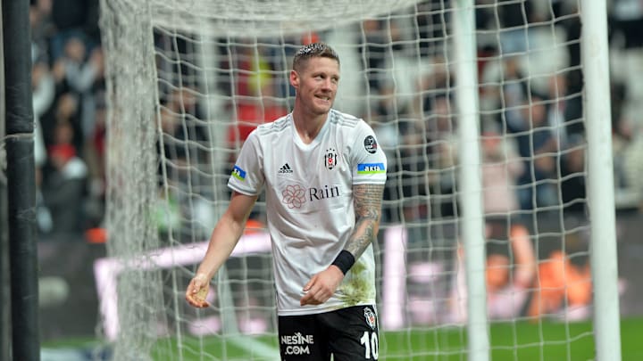 Manchester United masih berusaha datangkan Wout Weghorst dari Burnley