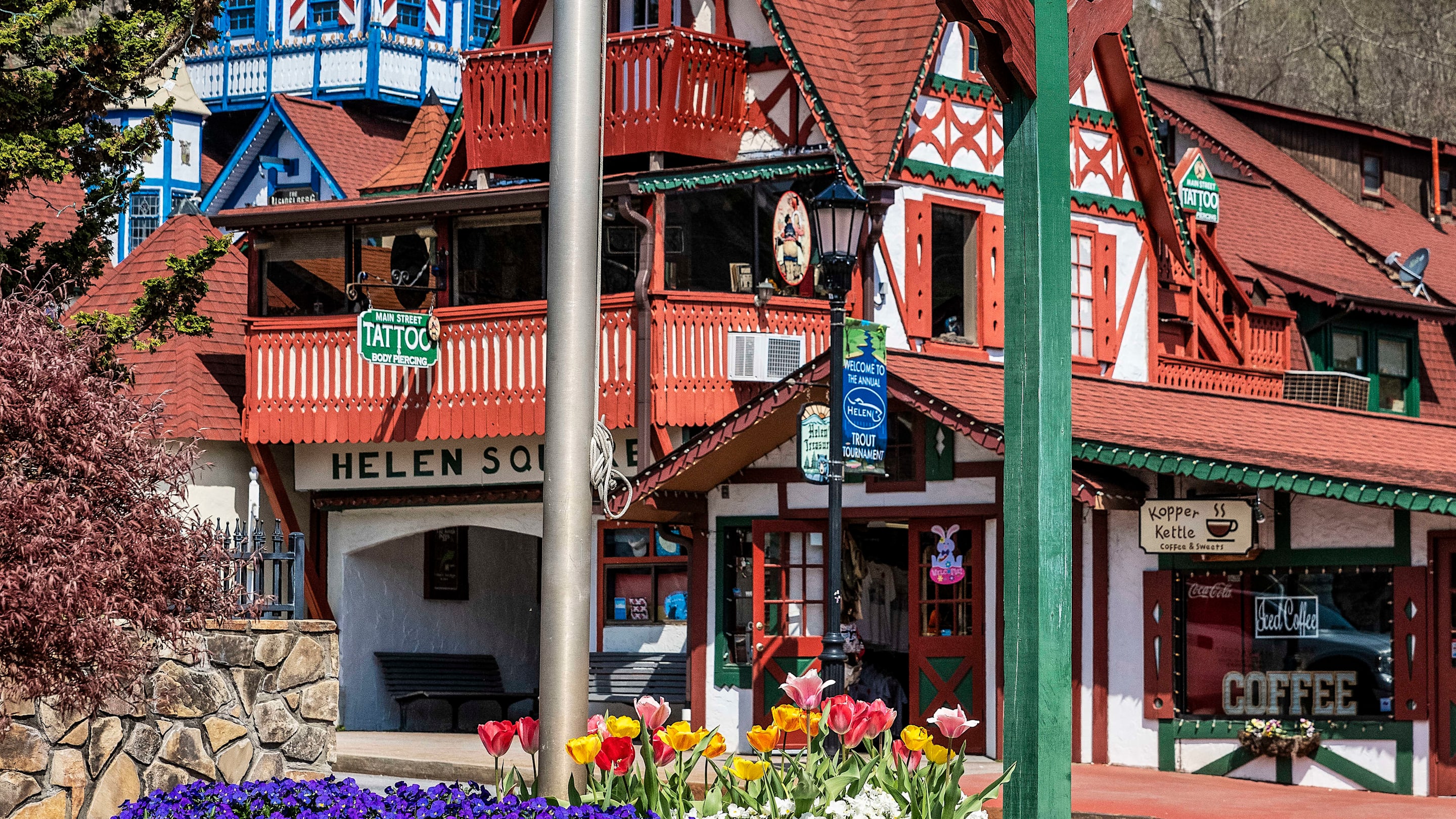 10 American Towns That Feel Like They’re in Europe