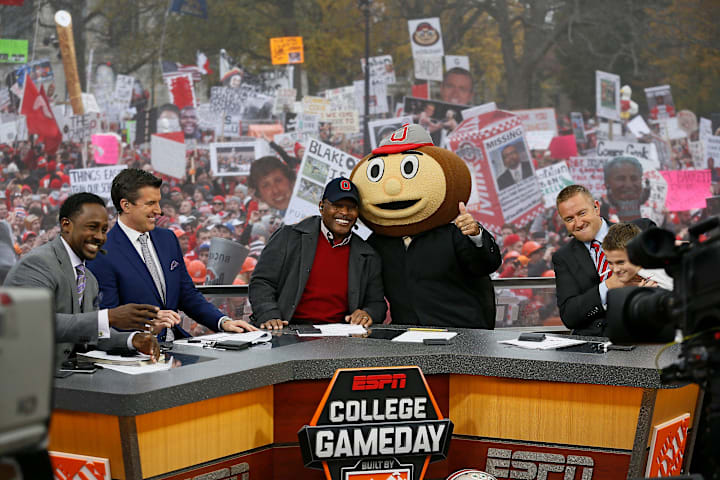Lee Corso gives the thumbs up after picking Ohio State to win while, from left, Desmond Howard, Rece Davis, Archie Griffin, a