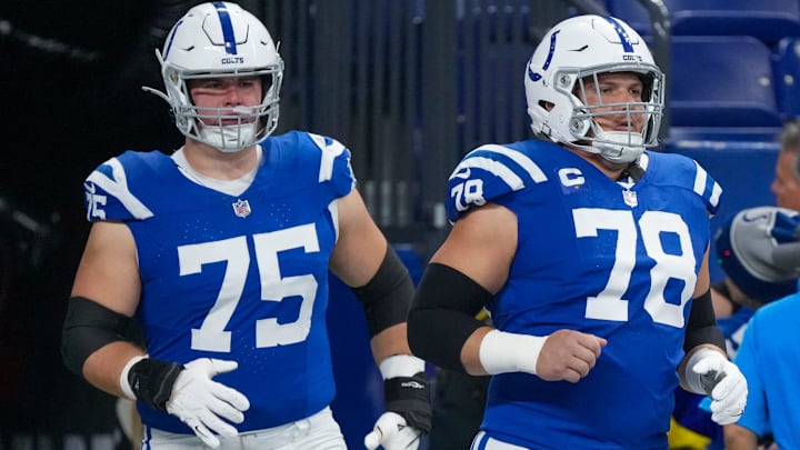 Minnesota Vikings OLs Will Fries (75) and Ryan Kelly (78)