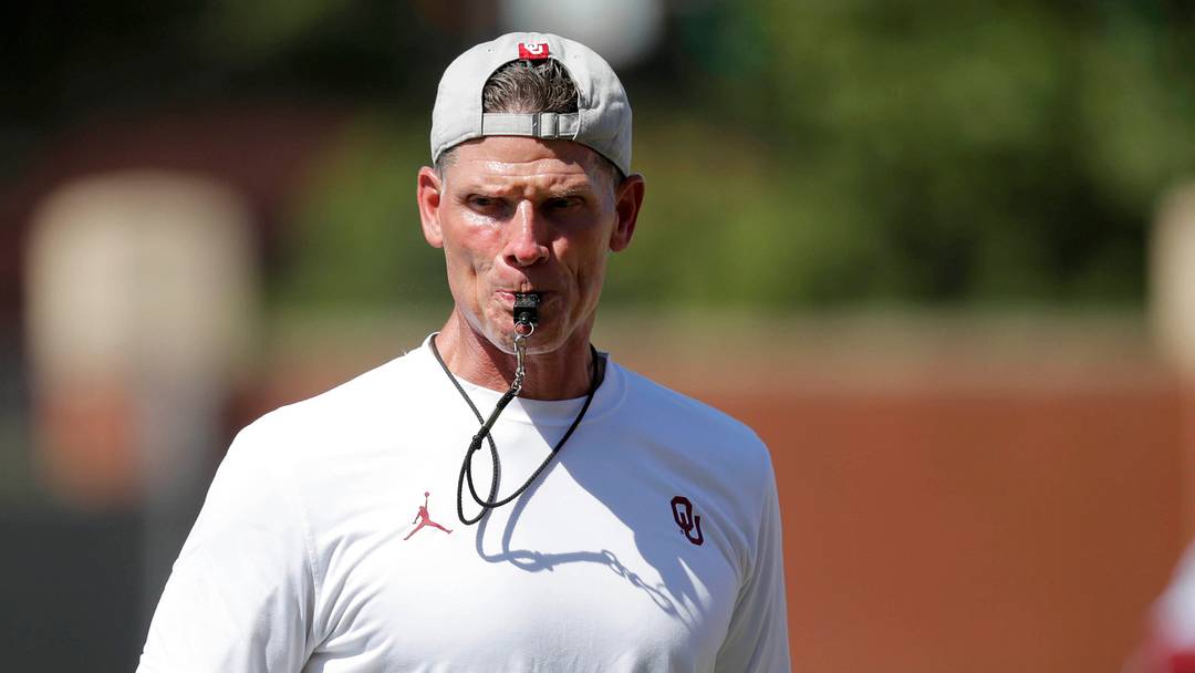 Oklahoma coach Brent Venables during a practice for the University of Oklahoma Sooners (OU) football team