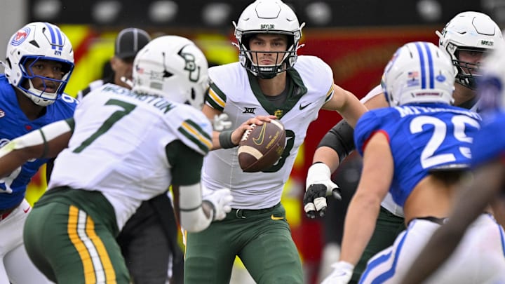 Sep 6, 2025; Dallas, Texas, USA; Baylor Bears quarterback Sawyer Robertson (13) looks to pass the ball to running back Bryson Washington (7) during the second quarter at Gerald J. Ford Stadium. Mandatory Credit: Jerome Miron-Imagn Images