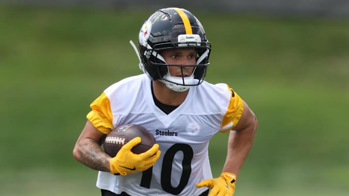 Jul 24, 2025; Latrobe, PA, USA; Pittsburgh Steelers wide receiver Roman Wilson (10) participates in drills during training camp at Saint Vincent College. Mandatory Credit: Charles LeClaire-Imagn Images Jul 24, 2025; Latrobe, PA, USA; Pittsburgh Steelers wide receiver Roman Wilson (10) participates in drills during training camp at Saint Vincent College. Mandatory Credit: Charles LeClaire-Imagn Images