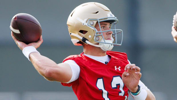 Riley Leonard thows a pass during Notre Dame's opening practice of fall camp 2024.