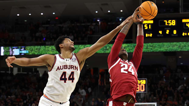 Arkansas Razorbacks' tournament chances on life support after loss