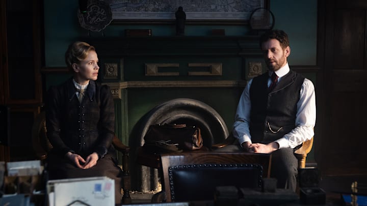 MASTERPIECE
Miss Scarlet, Season 6 
 
Streaming Dec. 7, 2025 on the PBS app
Premiering Jan. 11, 2026 on PBS

Episode Five: The Night Shift
Dylan Cooper has been nabbed and is being held in the cells at Scotland Yard. His gang wants to spring him out, which will lead to a long night for Blake and new detective George Willows.

Shown L-R: Eliza Scarlet (Kate Phillips), Alexander Blake (Tom Durant-Pritchard)

For editorial use only.
 
Courtesy of Miss Scarlet Limited and MASTERPIECE