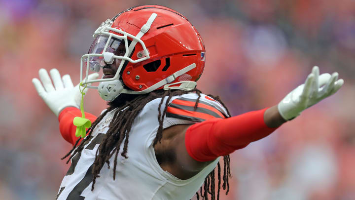 Cleveland Browns running back D'Onta Foreman (27) celebrates his touchdown during the first half of an NFL preseason football game at Cleveland Browns Stadium, Saturday, Aug. 17, 2024, in Cleveland, Ohio.