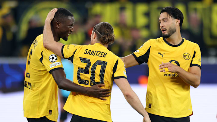 Guirassy (l.) und Bensebaini bleiben in Dortmund