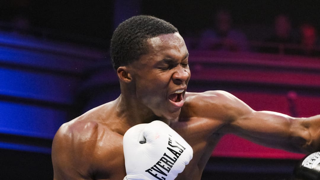 Abdullah Mason lands a left hand against Carlos Ornelas