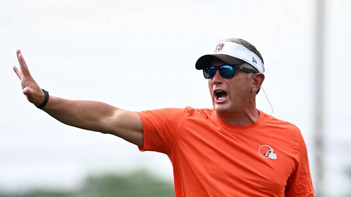Cleveland Browns defensive coordinator Jim Schwartz 