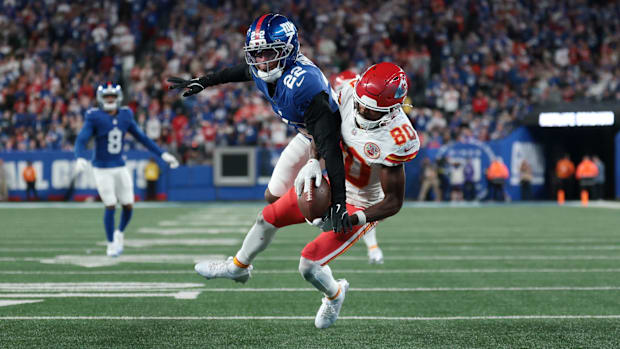 Kansas City Chiefs wide receiver Tyquan Thornton (80) makes a catch against New York Giants cornerback Andru Phillips (22) 