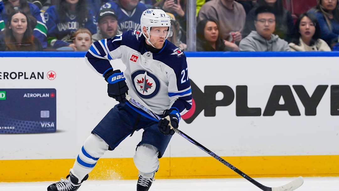 Winnipeg Jets v Vancouver Canucks