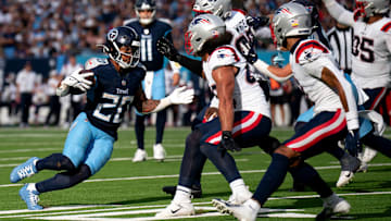 Tennessee Titans running back Tony Pollard (20) runs against the New England Patriots
