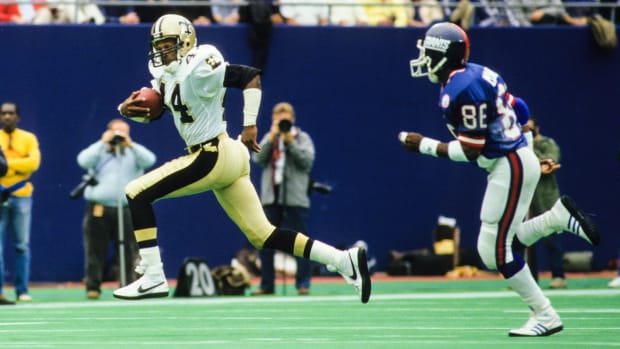 Sep 28, 1986; New Orleans Saints defensive back Dave Waymer (44) returns an interception against the New York Giants
