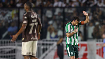 Nenê marcou contra o ex-clube, mas não comemorou