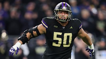 Washington Huskies defensive tackle Sebastian Valdez (50)
