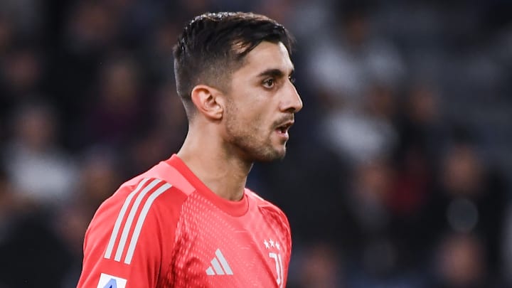 Juve's second shotstopper Mattia Perin could return to Genoa during the January transfer window