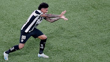 Igor Jesus vai a campo nesta quarta-feira