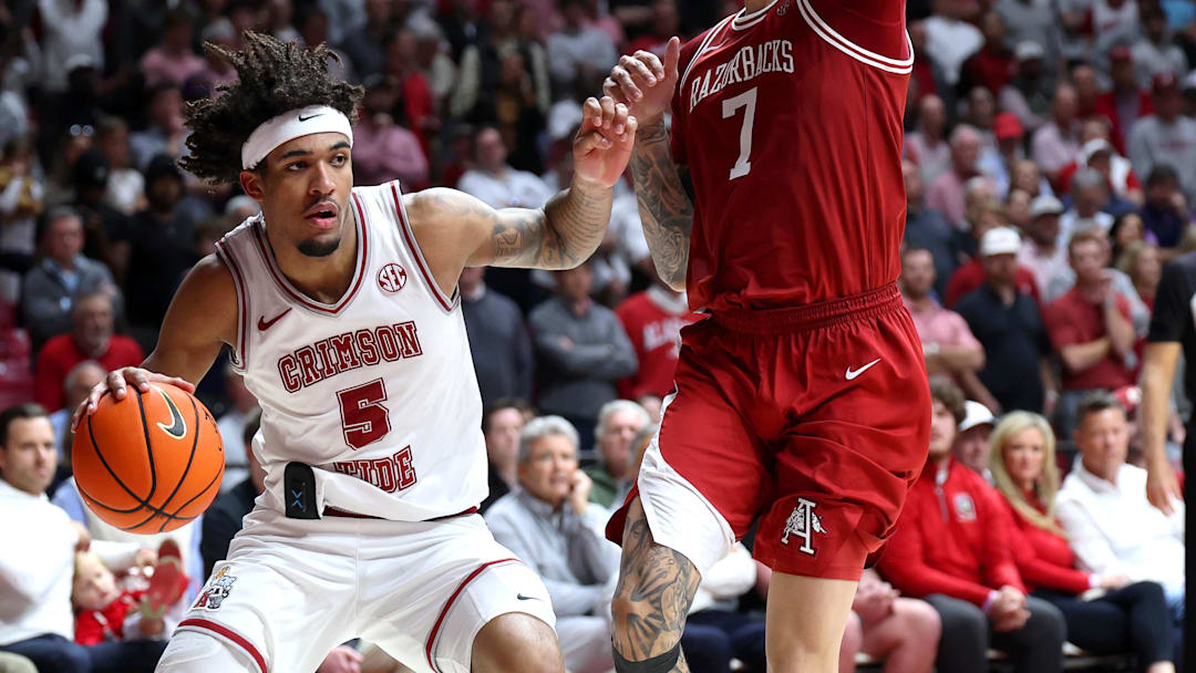 Feb 18, 2026; Tuscaloosa, Alabama, USA; Arkansas Razorback forward Trevon Brazile (7) guards Alabama Crimson Tide forward Amari Allen (5) during the second half at Coleman Coliseum. Mandatory Credit: David Leong-Imagn Images