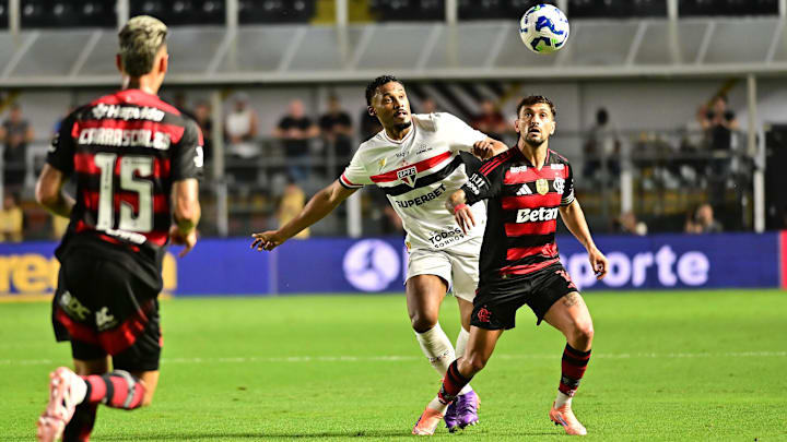 São Paulo e Flamengo medem forças no gramado do Morumbis São Paulo e Flamengo medem forças no gramado do Morumbis