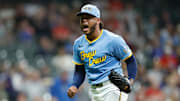 ¿Cambiará Milwaukee a Freddy Peralta?