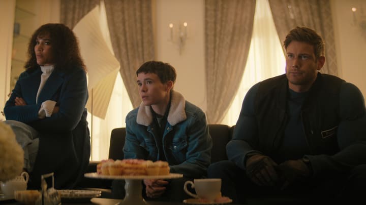 Emmy Raver-Lampman as Allison Hargreeves, Elliot Page as Viktor Hargreeves, Tom Hopper as Luther Hargreeves in TUA season 4