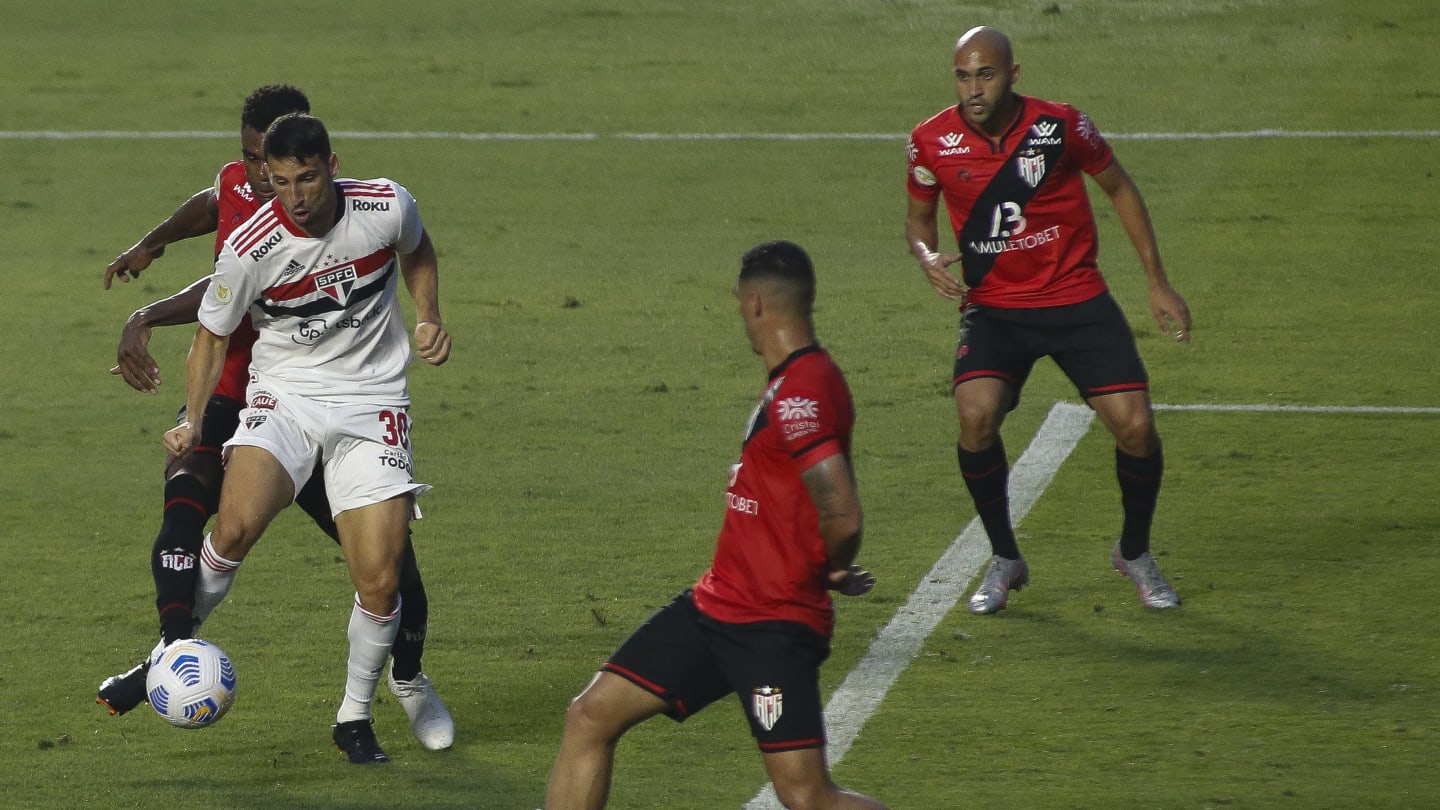 Jogando para voltar ao G8, São Paulo recebe o Atlético-GO; confira as  escalações - Notícias - Terceiro Tempo