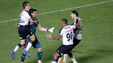 O lateral Lucas Piton é um dos mais elogiados do Vasco em 2024