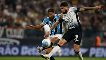 Corinthians e Grêmio em ação pelo Brasileirão 2024