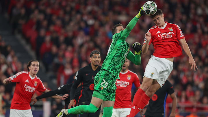 SL Benfica v FC Barcelona - UEFA Champions League 2024/25 Round of 16 First Leg