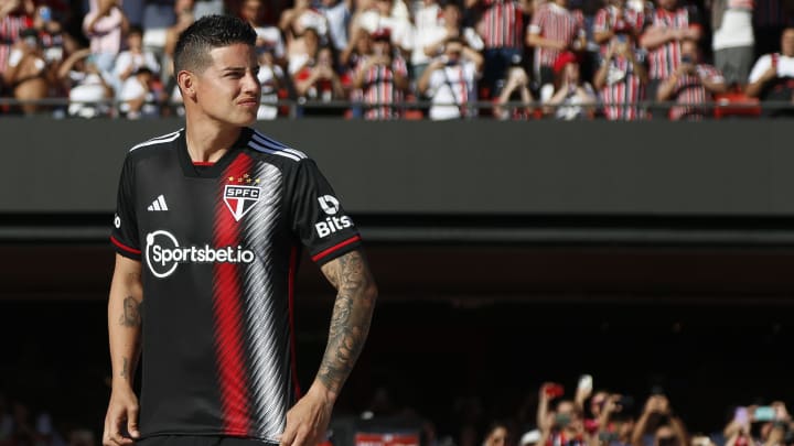 James Rodríguez chegou badalado ao Morumbi, mas não correspondeu