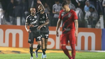 Luan estreou como titular do Peixe e balançou a rede