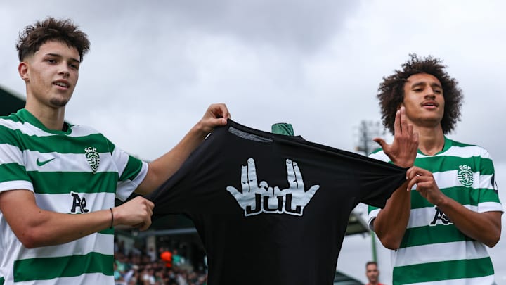 Les jeunes Portugais ont fait une célébration en hommage à JUL. Les jeunes Portugais ont fait une célébration en hommage à JUL.